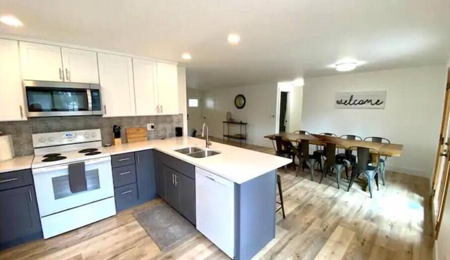 Newly remodeled bright and airy 6 bedroom home