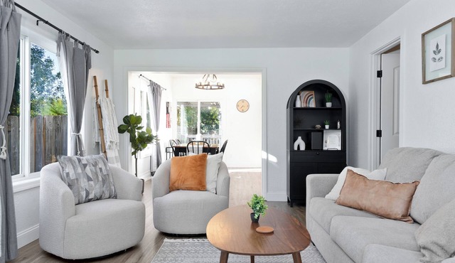Newly Renovated! Family Home, Walking Distance to Local Restaurants, Parking