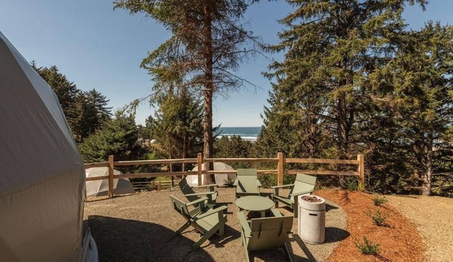 North Cape Dome, King Plus - w/SHARED Luxury Bathhouse Access