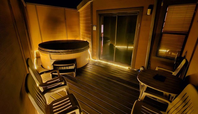 Ocean Cabin 1 with Private Jacuzzi