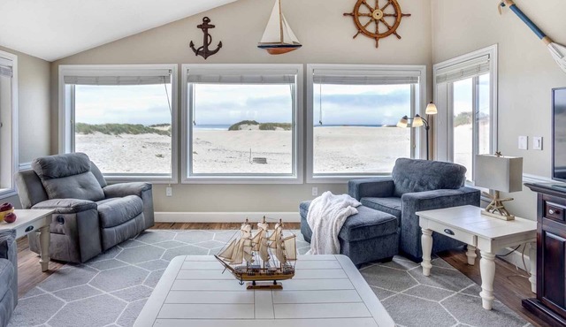 Ocean Front 2BR, 2BA Home! Dog Friendly! Walk Out to the Ocean!
