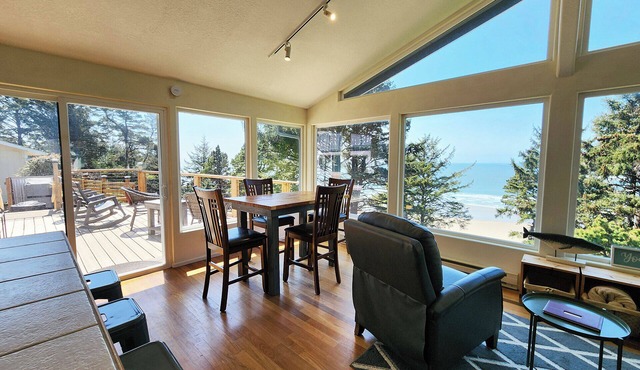 Ocean View in Otter Rock! Wood Stove! Surfing~Otter Rock Hideaway