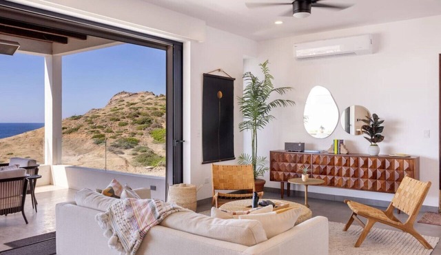 Oceanfront Condo, Stunning Views, Luxury Amenities