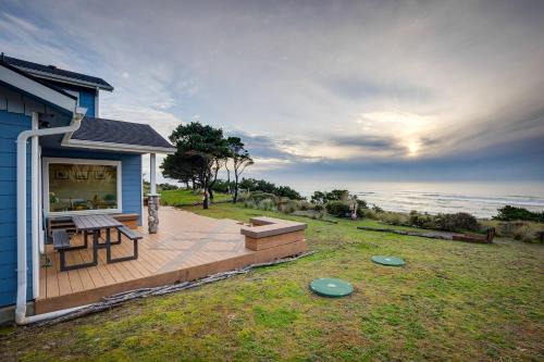 Oceanfront Home in Port Orford: The Lighthouse