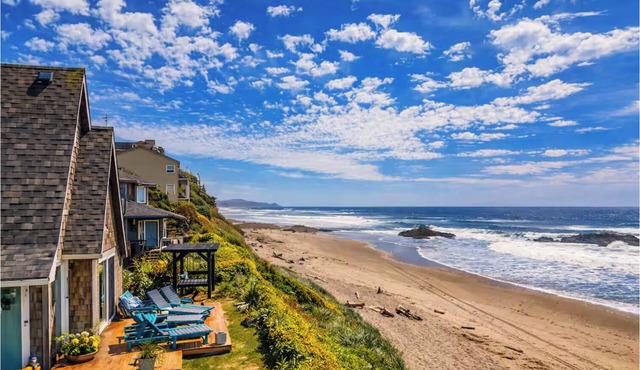 Oceanfront Oasis w/Hot Tub + Exclusive Glass Float Hunt, Sleeps 13, Pet Friendly