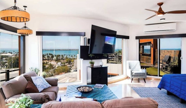 Oceanview 4BR Retreat steps from Malecon in La Paz
