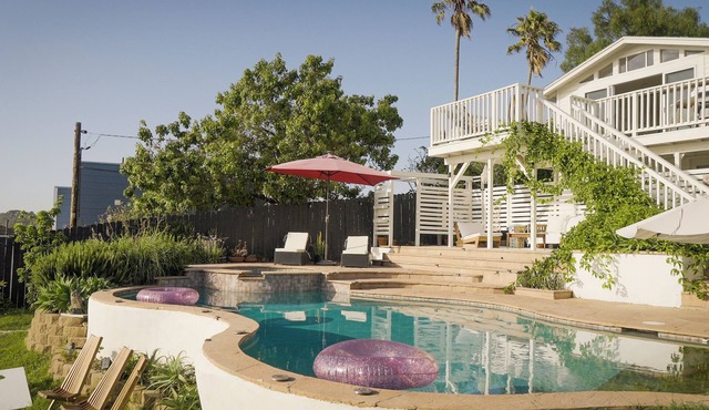 Oceanview Family Friendly and Quiet Poolside Oasis in Marvelous Oceanside
