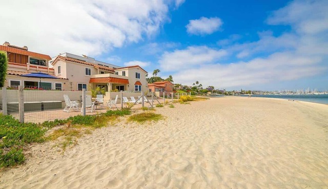 On The Beach Clubhouse - Bayfront beauty