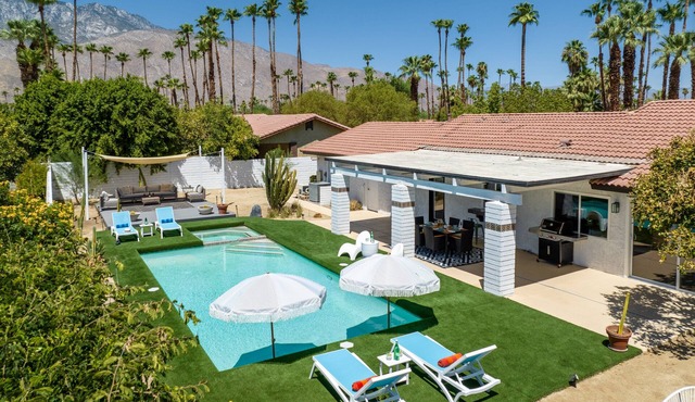 Out Of Office – Sophisticated Desert Retreat