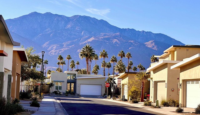 Palm Springs Retreat | Heated Pool Spa | 5 mins to Downtown