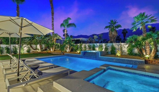 Paloma House - 5 BR w/pool, spa & views!