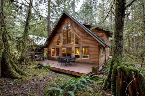 Peaceful Forest Retreat | Hot Tub, Pet Friendly & Sleeps 8