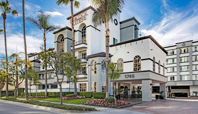 Peacock Suites
