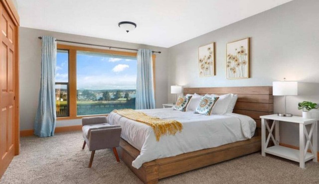 Perch - Balda Getaway: Spacious family friendly rambler with harbor view