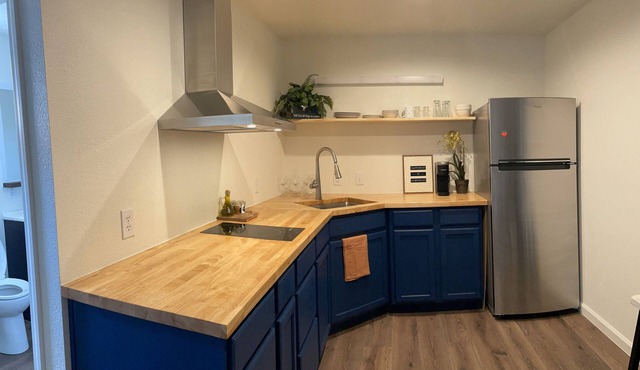 Perfect one bedroom one bath Casita in Central Yuma, has everything you need.