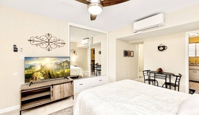 Perfect Palm Springs Studio Retreat Near Downtown!