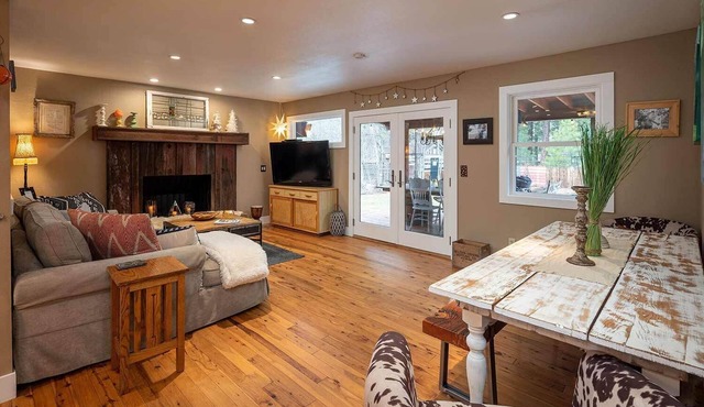 Perfectly Appointed, Close to Downtown w/Summer Backyard Oasis & Hi Speed Wifi