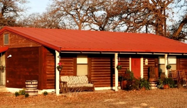 Pet-Friendly Accommodation on a Ranch in McDade, Texas