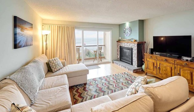 Pet Friendly Condo. Ocean Views. Beach Access.