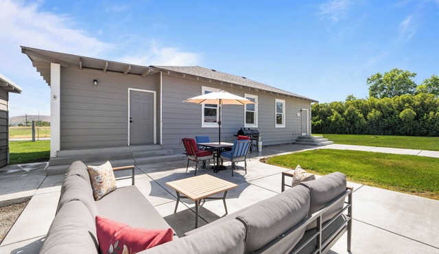 Pet-Friendly Home and Farm Style Experience