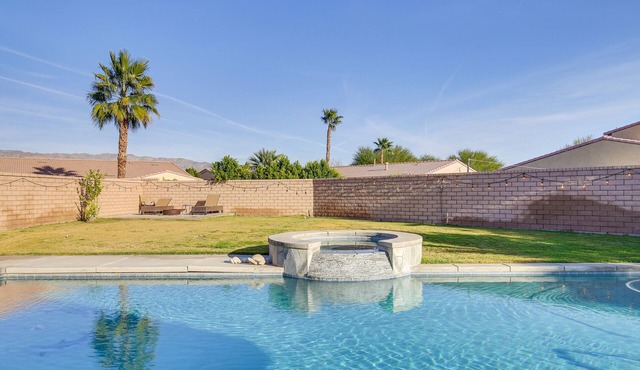 Pet-Friendly Indio Home: Pool, Jacuzzi & Fire Pit!