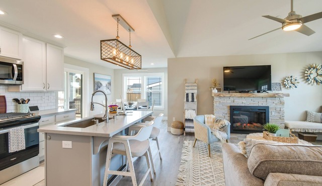 Pet-friendly Retreat w/Fenced Yard, Walk to Beach