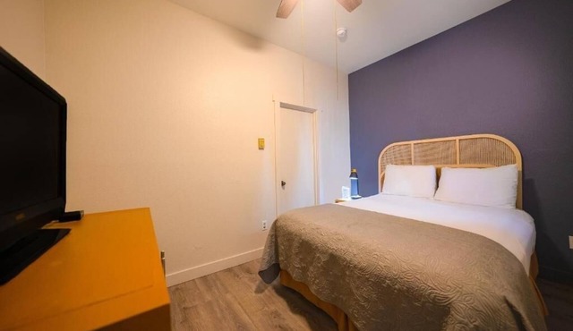 Pet-Friendly Stay by the Beach – Steps from Seaside Aquarium & Attractions!