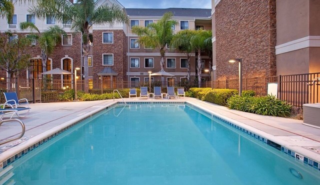 Pet- friendly Suites with Free Breakfast in Great Location Near Black's Beach!