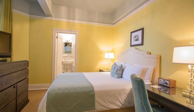 Pet Friendly Unit Close to Portland Art Museum - 0.5 mi | Parking Onsite
