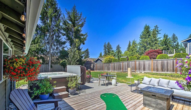 Pet-Friendly Washington Gem w/ Yard & Hot Tub!