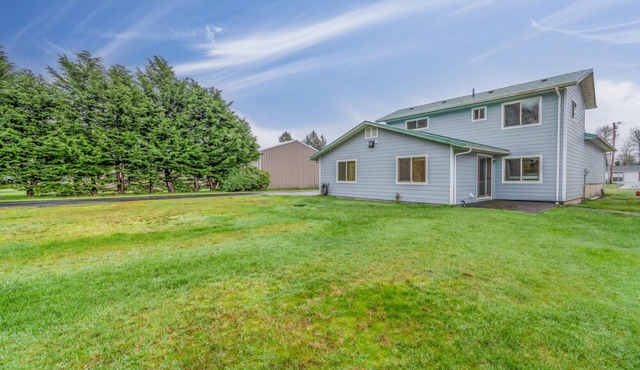 Pets OK, 5-min to beach, Wi-Fi, Newly Remodeled (SaltyD)