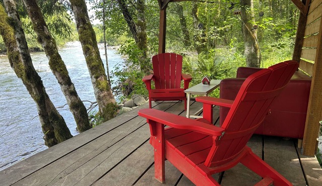 Phenomenal Cottage, Steps to Sandy River/Beach/Trail/Shopping/Restaurants w/Golf