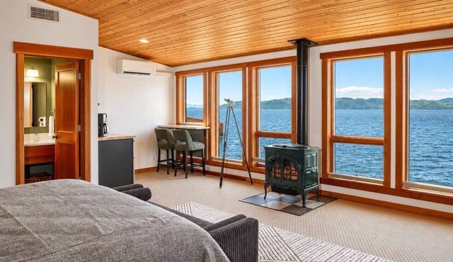 Pier 39 Over the water full River View + Fireplace