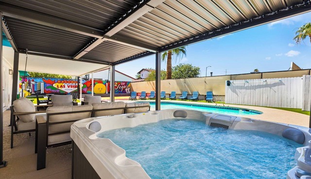 Pool Hot tub Basketball Court Mini-Golf Game Room 26 Guests Max