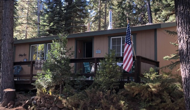 Prattville Lakefront Cabin - Lake Almanor West Shore