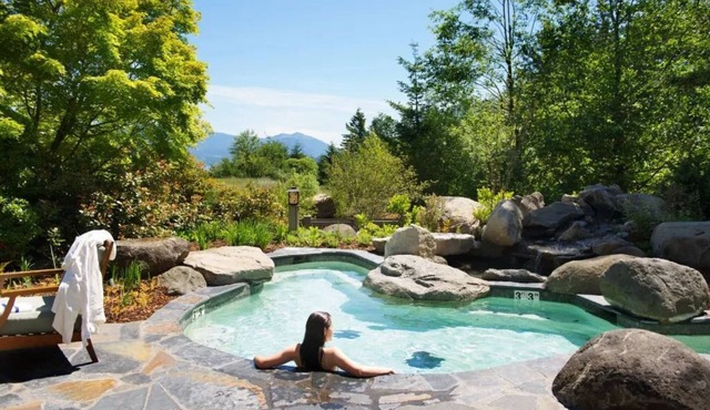 Premier Glamping Getaway | King Bed + Soaking Tub
