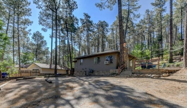 Prescott's Getaway Gallery in the Pines