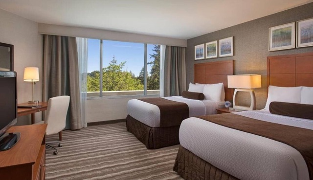 Prime Location! 2 Convenient Units, Onsite Pool, Parking, Near Lake Oswego!