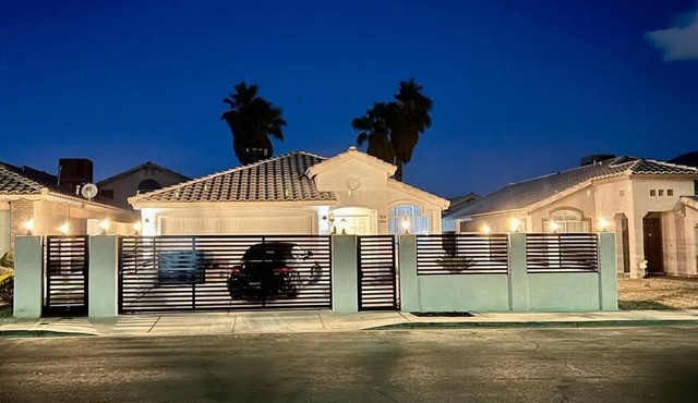 Private 2BR Home Near the Las Vegas Strip, Wi-Fi, Laundry and Parking.