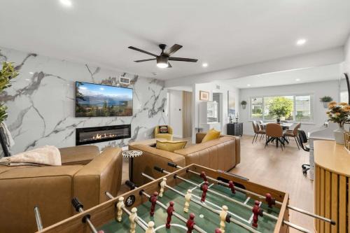 Private 3BR Home - Hot Tub, Yard, Arcade & Parking