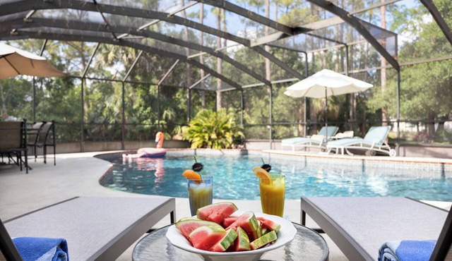 Private Hideaway, Pool, Epic Tiki Bar and close to USSSA!