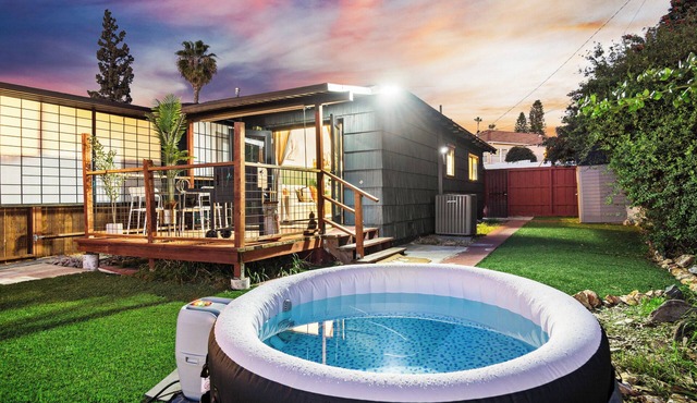 Private Home w King Bed, Hot Tub, Parking 1BR/1Bth