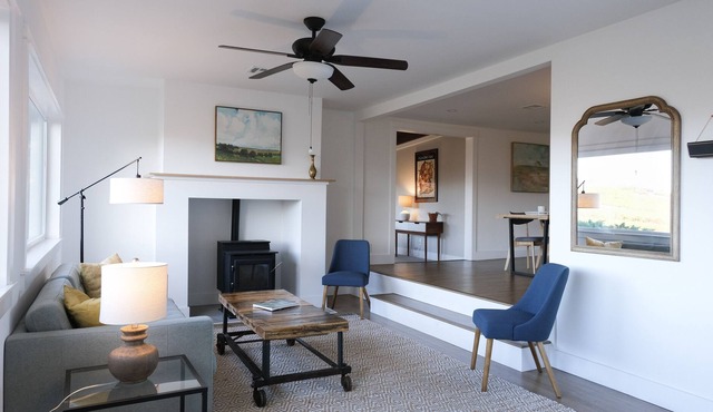 Private Home with Spectacular Views of the Columbia River & Mount Adams