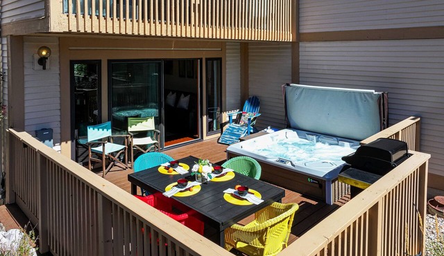 Private Hot Tub, Close to Ski, Next to Recreational Center