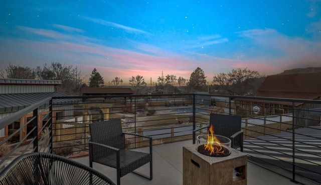 Private Resort with Kanab Charm 2 Bedroom, 2 Bathroom, Pool, Hot Tub, Stargazing Roof Deck: Timber & Tin G