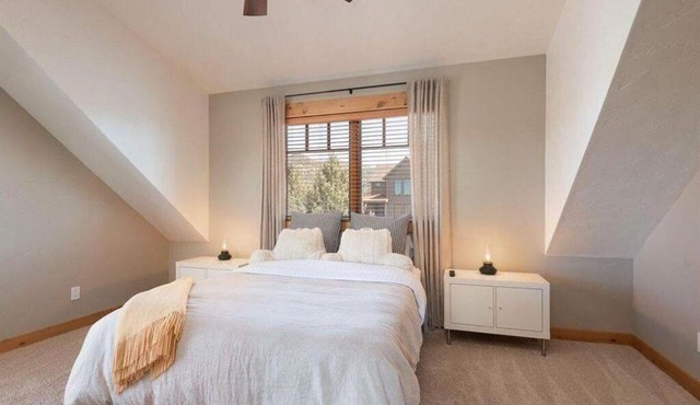 Private, Sleeps 6, Modern Craftsman, Long & Short Term Availability