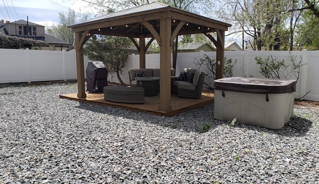 Private Sugarhouse Gem, Walkable, Spa, Garage, Gazebo,Fully Fenced Yard, Firepit