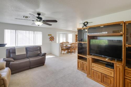 Quaint Bullhead City Getaway ~ 2 Mi to River!