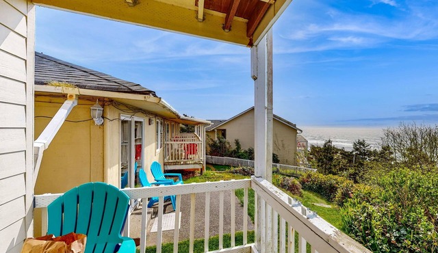 Quaint Condo with Ocean Views and Easy Beach Access Dogs OK