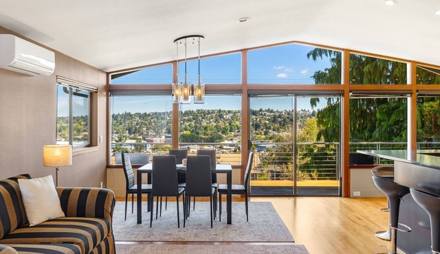 Queen Anne | Views | Near Shopping & Dining